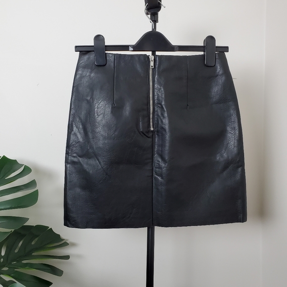 Black skirt, faux leather, embroidered - Picture 3 of 11